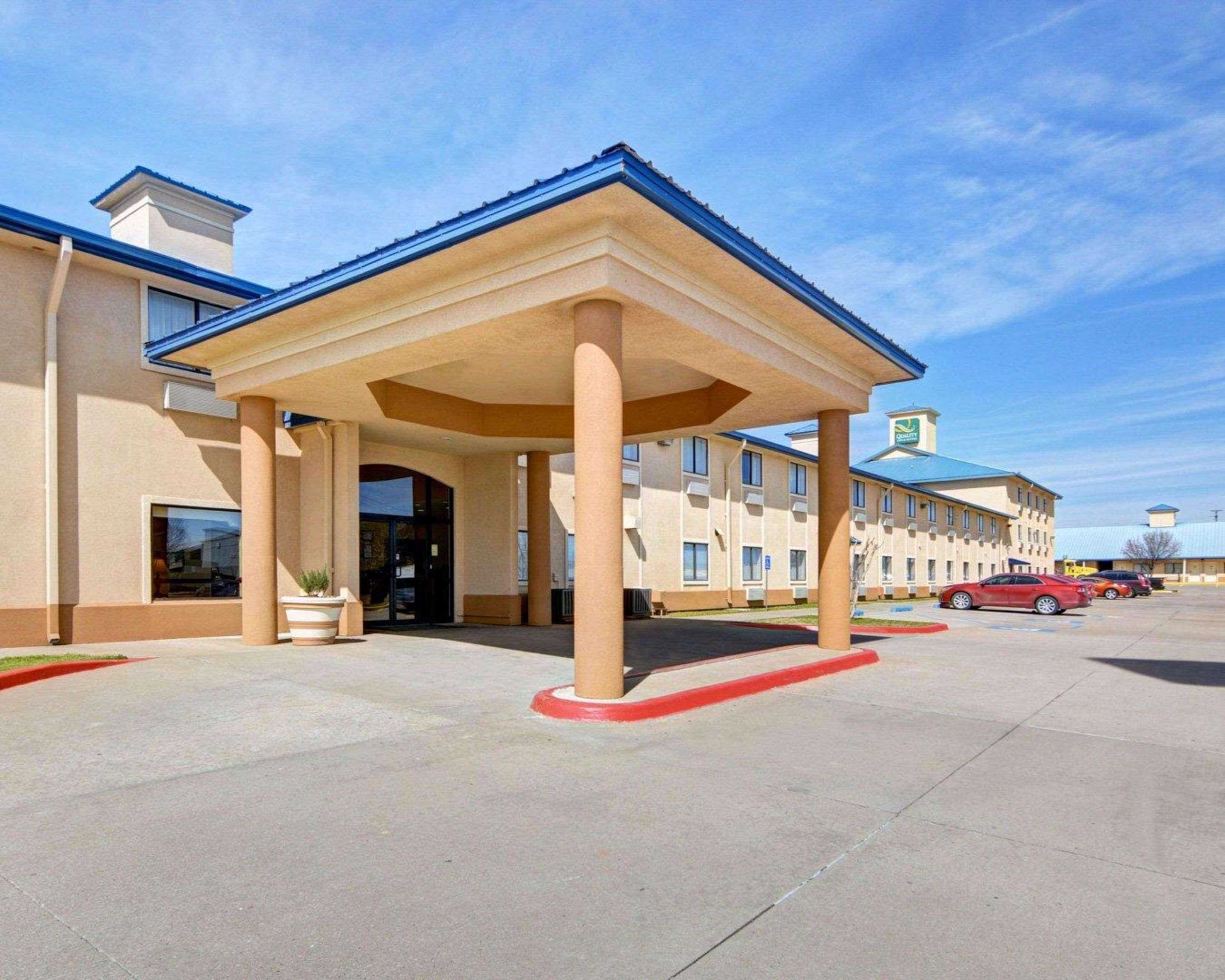 Quality Inn & Suites Wichita Falls I-44 Bagian luar foto